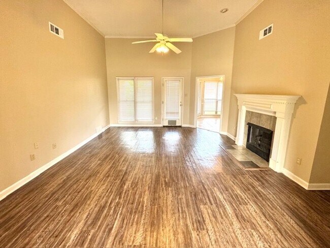 2005 Chimneyrock Blvd E-Unit -1 in Cordova, TN - Building Photo - Building Photo