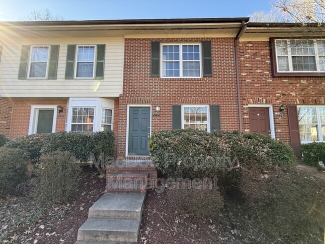 property at 5230 King's Wood Ln