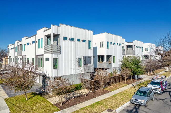 1911 Summit Ave in Dallas, TX - Foto de edificio - Building Photo