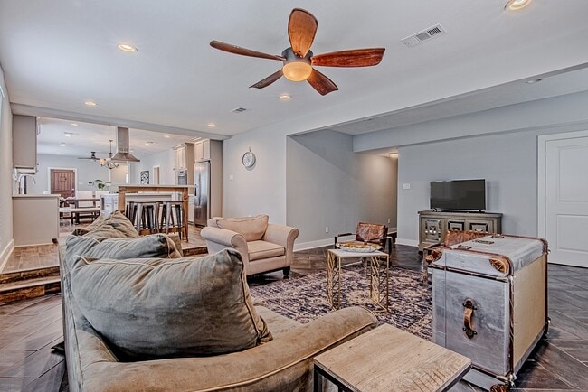 property at 2422 Truxillo St