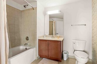 550 W Kinzie St in Chicago, IL - Building Photo - Building Photo
