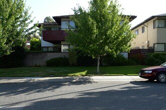 290 Waverley St in Menlo Park, CA - Building Photo - Building Photo