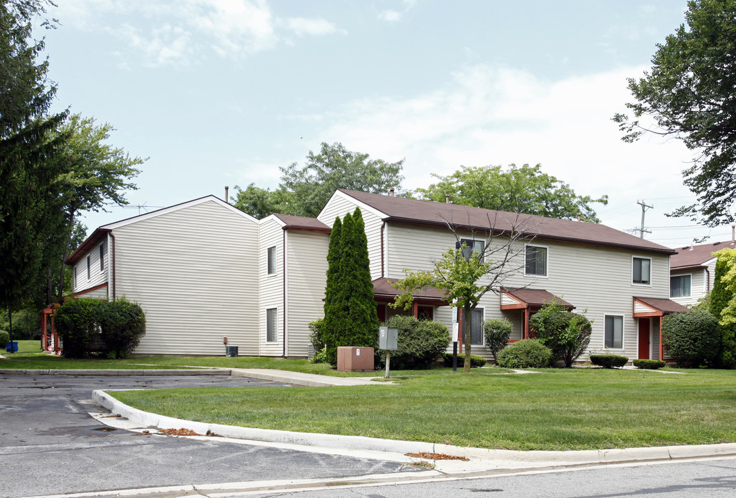 Woodcraft Square Apartments in Monroe, MI - Building Photo