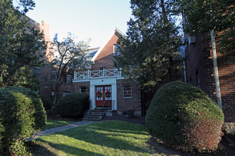 Wyndon Apartments in Wynnewood, PA - Foto de edificio - Building Photo