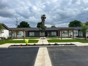 Magnolia Gardens Senior Living in Modesto, CA - Building Photo - Building Photo