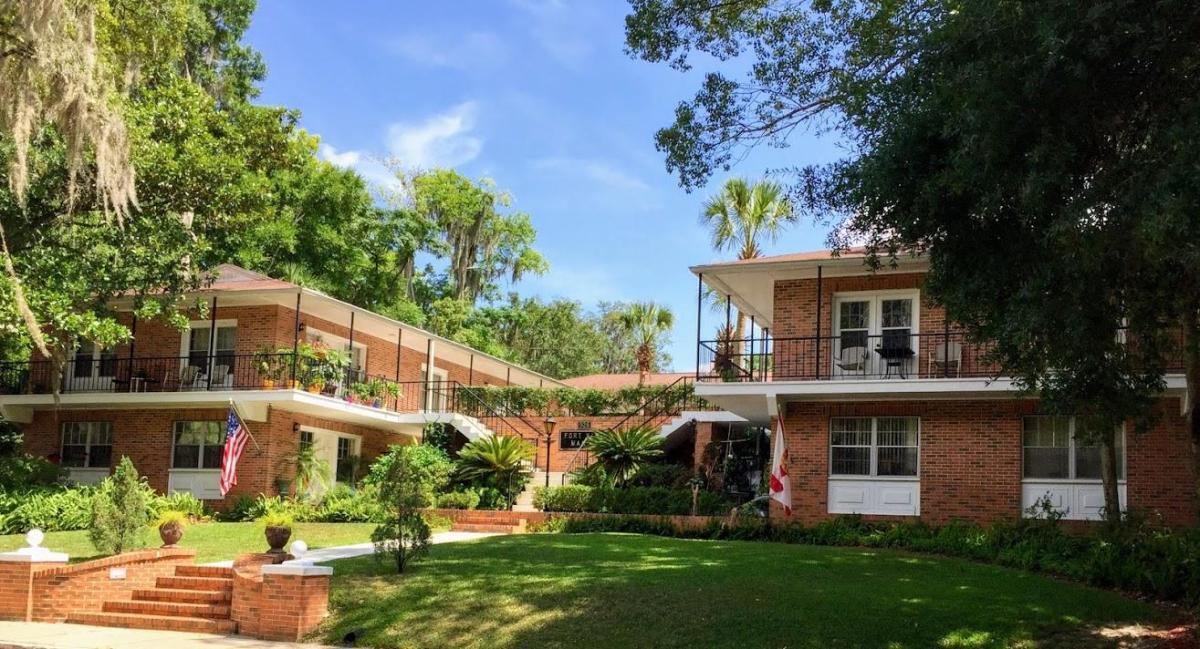 Fort King Manor in Ocala, FL - Building Photo