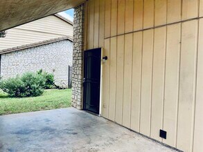 1411 Hi Cir N in Horseshoe Bay, TX - Building Photo - Building Photo