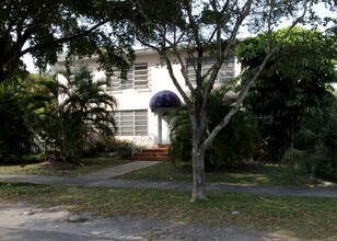 1467 S LeJeune Rd in Coral Gables, FL - Building Photo - Building Photo