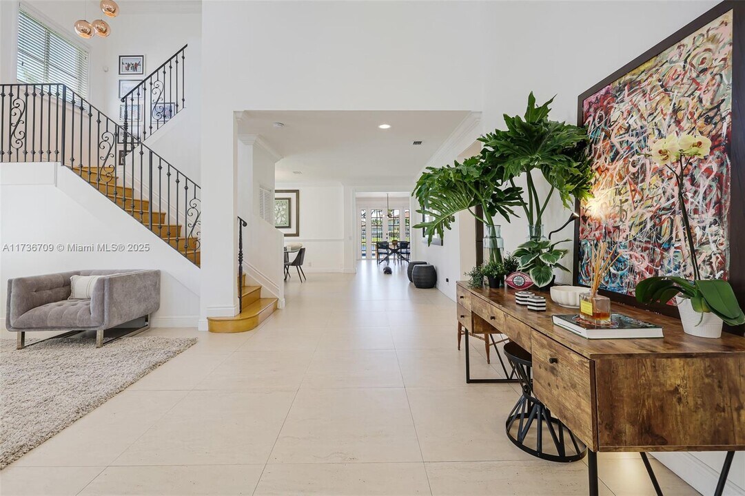 1538 Cardinal Way in Weston, FL - Building Photo