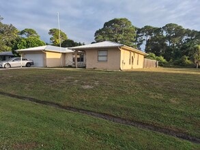 250 SE Walters Terrace in Port St. Lucie, FL - Building Photo - Building Photo