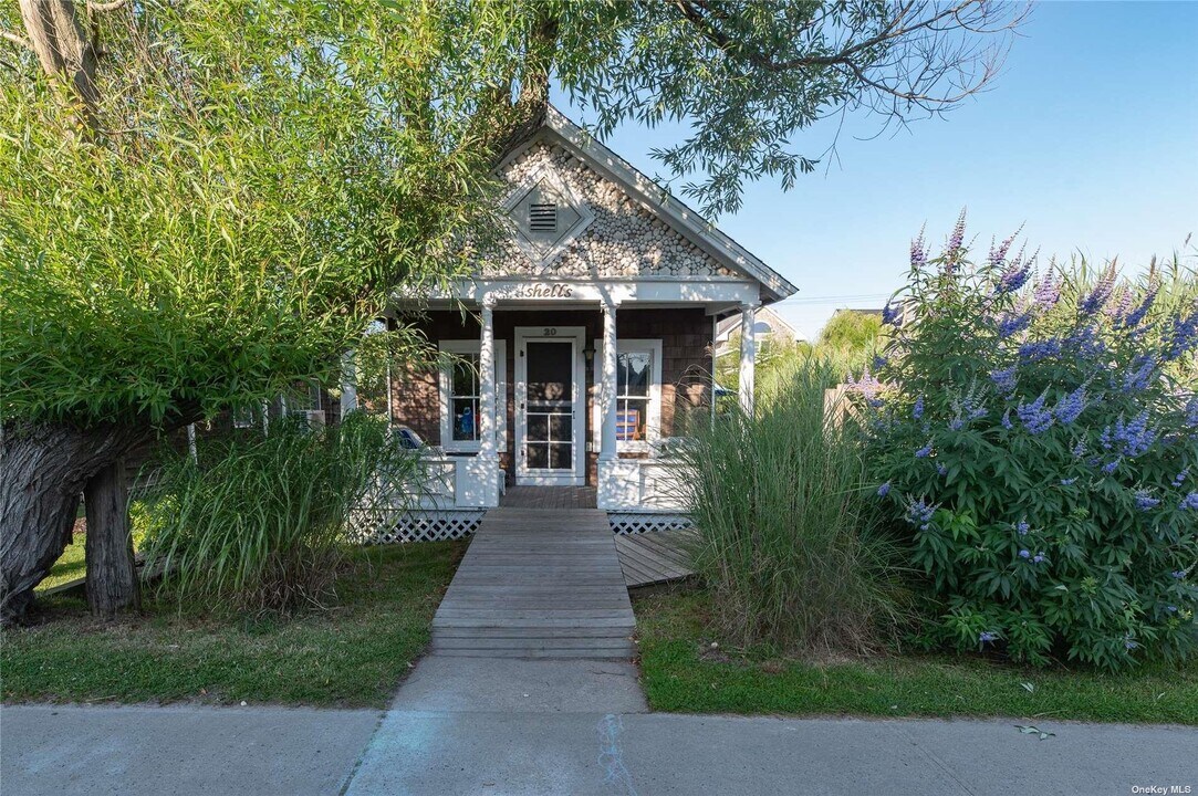 20 Ocean Rd in Ocean Beach, NY - Building Photo