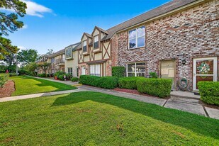 14719 Barryknoll Ln in Houston, TX - Building Photo