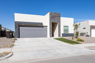 1087 Nickel Hl Ave in Sunland Park, NM - Building Photo - Building Photo