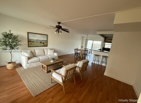 8713 SW 137th Ave in Miami, FL - Building Photo