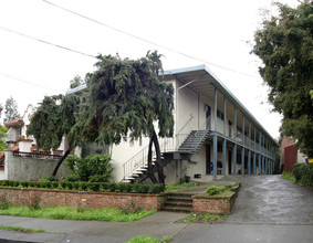 3065 Richmond Blvd in Oakland, CA - Foto de edificio - Building Photo