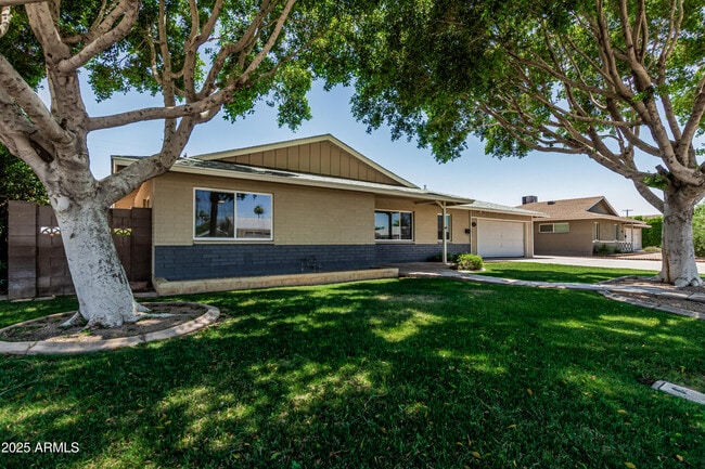 property at 8315 E Vernon Ave