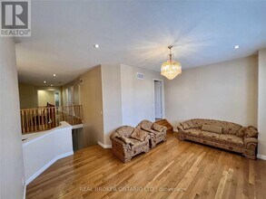 5218 Oscar Peterson Blvd in Mississauga, ON - Building Photo - Building Photo