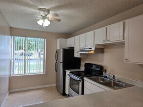 2264 SW 81st Ave in Miramar, FL - Building Photo - Building Photo