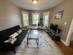 5 Lewis St, Unit 2B in Somerville, MA - Building Photo - Building Photo