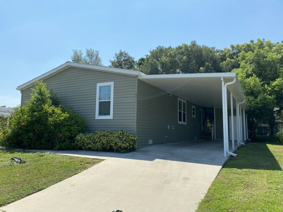 517 Remann Rd in Leesburg, FL - Building Photo