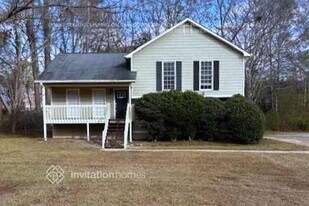 24 Grapevine Dr in Douglasville, GA - Building Photo