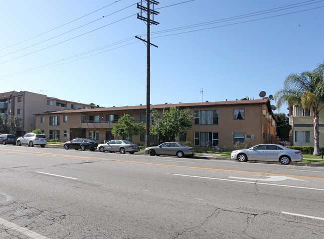 12634 Burbank Blvd in Valley Village, CA - Building Photo - Building Photo