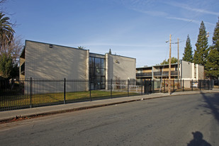 Gibson Oaks in Sacramento, CA - Building Photo