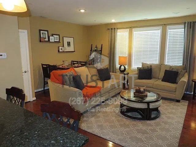 4421 Driftwood Dr in Philadelphia, PA - Building Photo - Building Photo