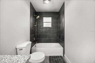 724 Tahiti Dr in Kissimmee, FL - Building Photo - Building Photo