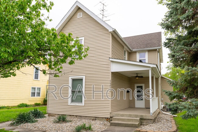 property at 1211 E Hanna Ave