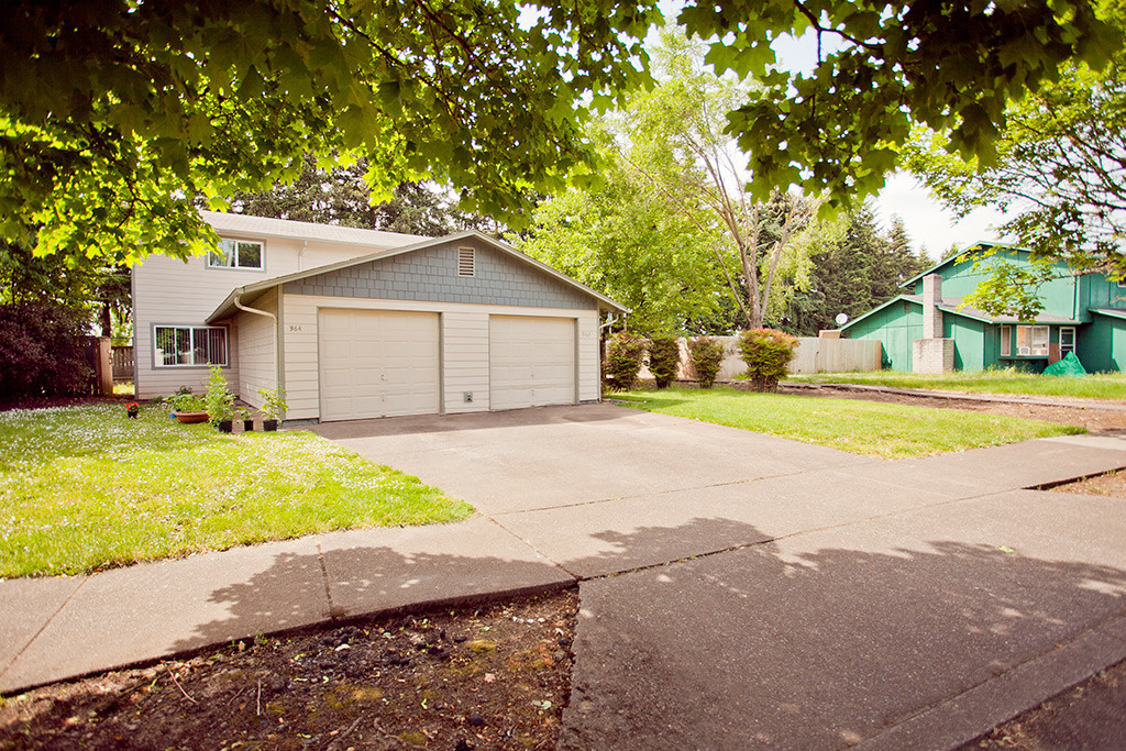 Granada Park Duplexes in Springfield, OR - Building Photo