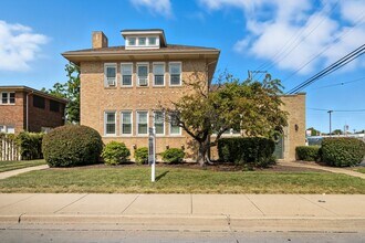 2418 Burr Oak Ave in Blue Island, IL - Foto de edificio - Building Photo