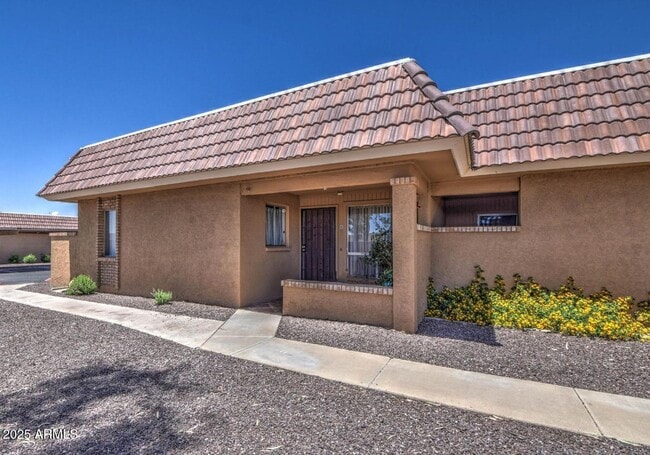 property at 409 W Pontiac Dr