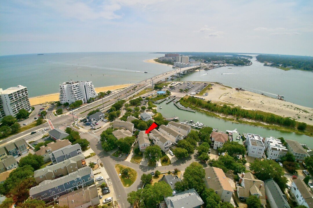 2098 Tazewell Rd in Virginia Beach, VA - Building Photo