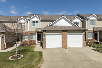 11306 Woodruff Lake Dr in Brighton, MI - Foto de edificio - Building Photo
