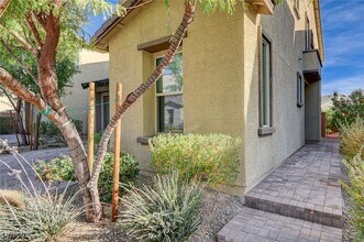 5958 Smith Valley Rd in Las Vegas, NV - Building Photo - Building Photo