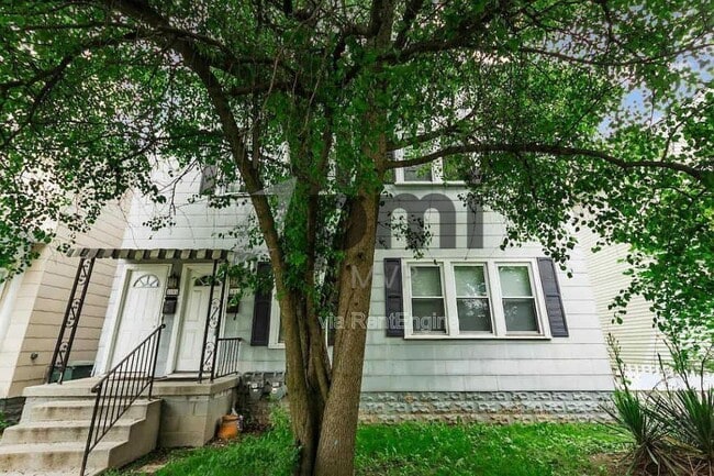 property at 2562 Deming Ave