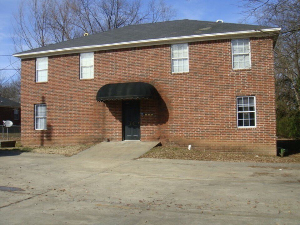 110 W 5th St in Russellville, AR - Building Photo
