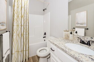 706 Pampas St in Pleasant Hill, MO - Building Photo - Building Photo