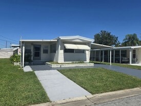 105 48th Ave Terrace W in Bradenton, FL - Building Photo