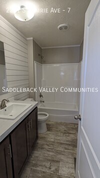 2221 S Prairie Ave photo'