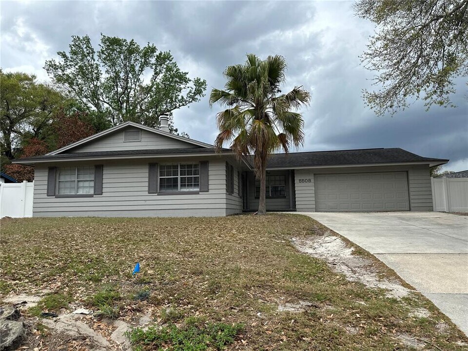 5508 Turkey Lake Rd in Orlando, FL - Building Photo
