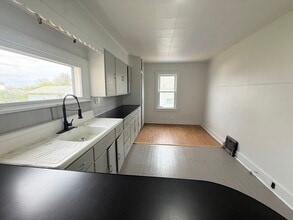 358 Russell St in Sharon, PA - Building Photo - Building Photo