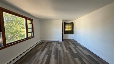 34 Mawhinney Ave, Unit 2FL in Hawthorne, NJ - Building Photo - Building Photo