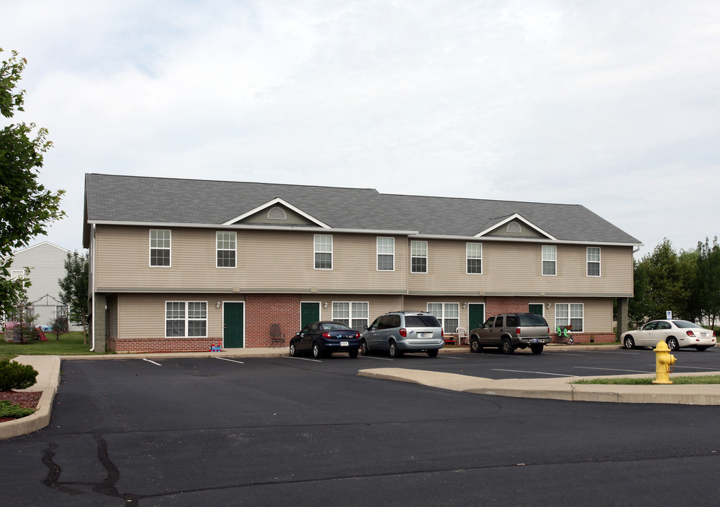 Shelby's Crest & Landing in Shelbyville, IN - Building Photo