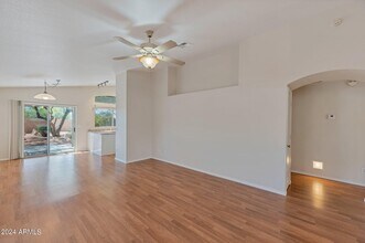 4911 W Wickieup Ln in Glendale, AZ - Building Photo - Building Photo
