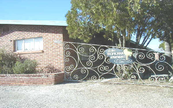 Tropicana Apartments in Tucson, AZ - Building Photo - Building Photo