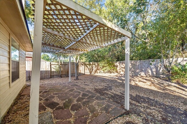 4523 Bridgevillage Dr