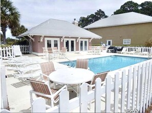 7009 N Lagoon Dr in Panama City, FL - Building Photo - Building Photo