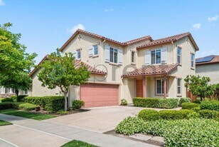 237 W Moraga St in Tracy, CA - Building Photo